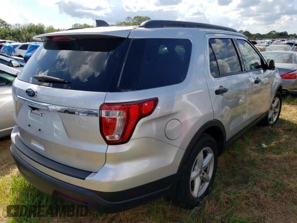✅ 2019 Ford Explorer • VIN: 1FM5K7B89KGA45004 • Lot: 62220492. Wystawiony na Copart z przebiegiem Nie podano. Bezpłatny archiwum sprzedaży aukcyjnych z USA i szczegółowy raport historii pojazdu na DreamBid. Zdjęcie 4.