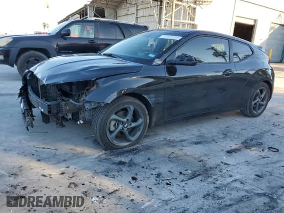 2020 Hyundai Veloster 2.0 z VIN KMHTG6AF6LU020700, wystawiony jako Copart lot #82023254 z przebiegiem 62 861 mil mil oraz Szkoda całkowita • Salvage title. Historia ofert i sprzedaży dostępna na DreamBid. Obrazek 1.