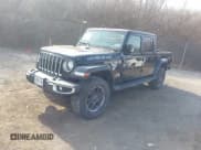 ✅ 2021 Jeep Gladiator Overland • VIN: 1C6HJTFG1ML606215 • Lot: 41771646. Wystawiony na IAAI z przebiegiem 77 411 mil. Bezpłatny archiwum sprzedaży aukcyjnych z USA i szczegółowy raport historii pojazdu na DreamBid. Zdjęcie 2.