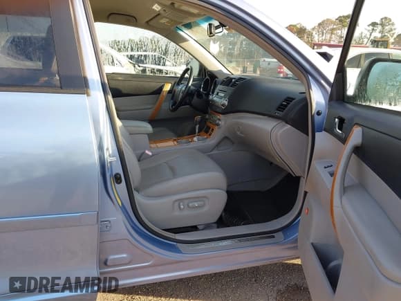 ✅ 2008 Toyota Highlander Limited • VIN: JTEEW44A382010726 • Lot: 43516422. Wystawiony na IAAI z przebiegiem 157 743 mil. Bezpłatny archiwum sprzedaży aukcyjnych z USA i szczegółowy raport historii pojazdu na DreamBid. Zdjęcie 5.