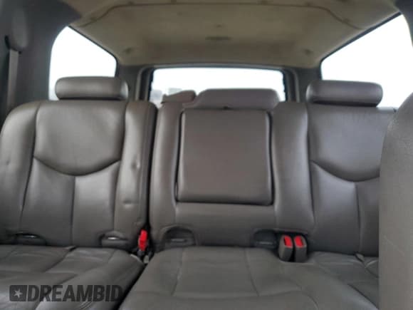 ✅ 2005 Chevrolet Suburban LT • VIN: 3GNFK16Z75G172083 • Lot: 42776645. Wystawiony na Copart z przebiegiem 238 916 mil. Bezpłatny archiwum sprzedaży aukcyjnych z USA i szczegółowy raport historii pojazdu na DreamBid. Zdjęcie 10.