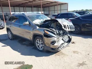 ✅ 2018 Jeep Cherokee Latitude • VIN: 1C4PJLCB2JD573390 • Lot: 43583916. Wystawiony na IAAI z przebiegiem 116 699 mil. Bezpłatny archiwum sprzedaży aukcyjnych z USA i szczegółowy raport historii pojazdu na DreamBid. Zdjęcie 1.