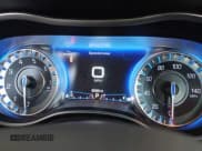 ✅ 2017 Chrysler 300 C • VIN: 2C3CCAKGXHH571267 • Lot: 42846878. Wystawiony na IAAI z przebiegiem 92 333 mil. Bezpłatny archiwum sprzedaży aukcyjnych z USA i szczegółowy raport historii pojazdu na DreamBid. Zdjęcie 7.