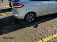 ✅ 2017 Ford C-Max Titanium • VIN: 1FADP5FU2HL100668 • Лот: 86243835. Опубликован ранее на Copart с пробегом 92 843 миль. Бесплатный доступ к архиву аукционных продаж из США и подробный отчёт об истории автомобиля на DreamBid. Изображение 14.