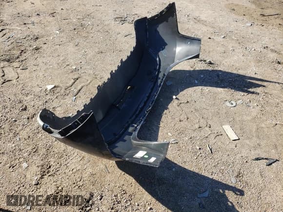 ✅ 2024 Tesla Model Y Long Range • VIN: 7SAYGAEE8RF074213 • Lot: 50637445. Listed on Copart with 25,722 mi. Free auction sales archive from the USA and detailed vehicle history report at DreamBid. Image 12.