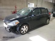 ✅ 2010 Nissan Versa S • VIN: 3N1BC1CP8AL438335 • Лот: 92344545. Опубликован ранее на Copart с пробегом 222 188 миль. Бесплатный доступ к архиву аукционных продаж из США и подробный отчёт об истории автомобиля на DreamBid. Изображение 1.