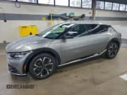 ✅ 2023 Kia EV6 Wind • VIN: KNDC34LAXP5158519 • Lot: 94054805. Wystawiony na Copart z przebiegiem 47 626 mil. Bezpłatny archiwum sprzedaży aukcyjnych z USA i szczegółowy raport historii pojazdu na DreamBid. Zdjęcie 1.