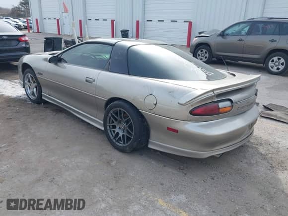 2002 Chevrolet Camaro Z28 z VIN 2G1FP22GX22123181, wystawiony jako IAAI lot #41524701 z przebiegiem 113 329 mil mil oraz . Historia ofert i sprzedaży dostępna na DreamBid. Obrazek 3.