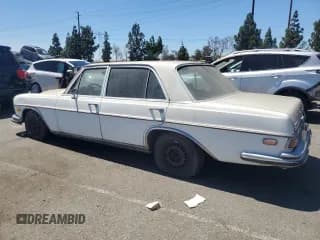 ✅ 1973 Mercedes-Benz 280 • VIN: 10806812017035 • Лот: 69103915. Опубликован ранее на Copart с пробегом 98 783 миль. Бесплатный доступ к архиву аукционных продаж из США и подробный отчёт об истории автомобиля на DreamBid. Изображение 2.