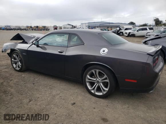 ✅ 2022 Dodge Challenger R/T • VIN: 2C3CDZBT7NH151146 • Lot: 46698844. Wystawiony na Copart z przebiegiem 39 033 mil. Bezpłatny archiwum sprzedaży aukcyjnych z USA i szczegółowy raport historii pojazdu na DreamBid. Zdjęcie 2.