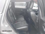 ✅ 2023 Jeep Cherokee Altitude Lux • VIN: 1C4PJMMB5PD114674 • Lot: 42129076. Wystawiony na IAAI z przebiegiem 54 269 mil. Bezpłatny archiwum sprzedaży aukcyjnych z USA i szczegółowy raport historii pojazdu na DreamBid. Zdjęcie 8.