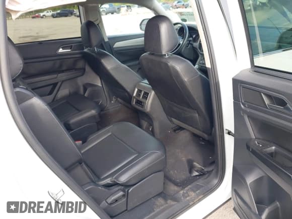 ✅ 2019 Volkswagen Atlas SE • VIN: 1V2DR2CA7KC594707 • Lot: 43801405. Listed on IAAI with 133,324 mi. Free auction sales archive from the USA and detailed vehicle history report at DreamBid. Image 8.