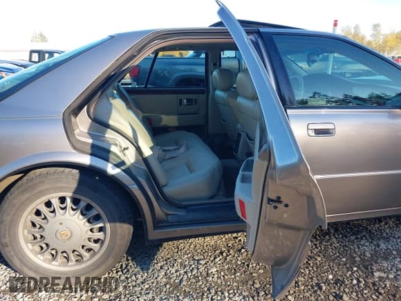 ✅ 1997 Cadillac Seville STS • VIN: 1G6KY5298VU810473 • Lot: 43444629. Listed on IAAI with 71,575 mi. Free auction sales archive from the USA and detailed vehicle history report at DreamBid. Image 8.