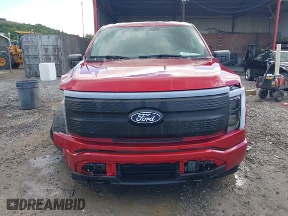 ✅ 2024 Ford F-150 Lightning Flash • VIN: 1FT6W3L7XRWG02773 • Lot: 42266067. Listed on IAAI with 7,256 mi. Free auction sales archive from the USA and detailed vehicle history report at DreamBid. Image 13.