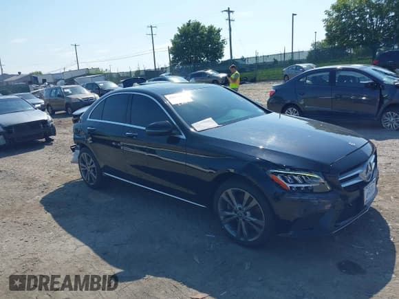 ✅ 2021 Mercedes-Benz C 300 • VIN: W1KWF8EB1MR612586 • Lot: 42677062. Wystawiony na IAAI z przebiegiem 35 240 mil. Bezpłatny archiwum sprzedaży aukcyjnych z USA i szczegółowy raport historii pojazdu na DreamBid. Zdjęcie 1.