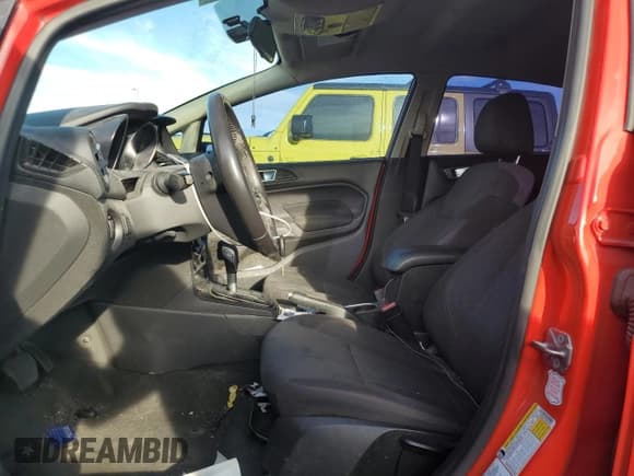 ✅ 2015 Ford Fiesta SE • VIN: 3FADP4EJ7FM205591 • Lot: 92529945. Wystawiony na Copart z przebiegiem 132 714 mil. Bezpłatny archiwum sprzedaży aukcyjnych z USA i szczegółowy raport historii pojazdu na DreamBid. Zdjęcie 7.