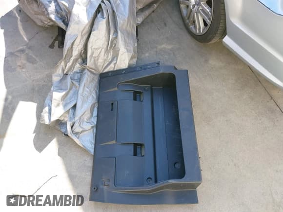 ✅ 2012 Mercedes-Benz C 250 • VIN: WDDGJ4HB0CF743130 • Lot: 41516516. Wystawiony na IAAI z przebiegiem Nie podano. Bezpłatny archiwum sprzedaży aukcyjnych z USA i szczegółowy raport historii pojazdu na DreamBid. Zdjęcie 17.