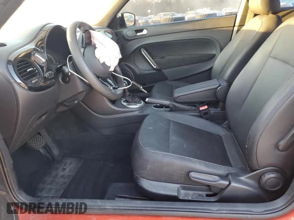 ✅ 2016 Volkswagen Beetle Fleet Edition • VIN: 3VWF17AT9GM608600 • Lot: 92997455. Listed on Copart with 120,600 mi. Free auction sales archive from the USA and detailed vehicle history report at DreamBid. Image 7.