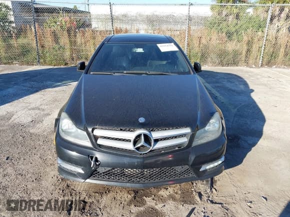 ✅ 2013 Mercedes-Benz C 250 • VIN: WDDGJ4HB2DG084513 • Lot: 43914191. Wystawiony na IAAI z przebiegiem 221 336 mil. Bezpłatny archiwum sprzedaży aukcyjnych z USA i szczegółowy raport historii pojazdu na DreamBid. Zdjęcie 6.