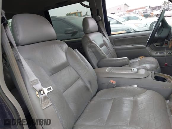 ✅ 1999 GMC Suburban • VIN: 1GKFK16RXXJ766858 • Lot: 43147612. Listed on IAAI with 298,281 mi. Free auction sales archive from the USA and detailed vehicle history report at DreamBid. Image 5.