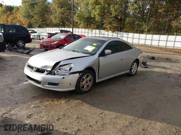✅ 2007 Honda Accord LX • VIN: 1HGCM723X7A004466 • Lot: 43575548. Wystawiony na IAAI z przebiegiem 177 301 mil. Bezpłatny archiwum sprzedaży aukcyjnych z USA i szczegółowy raport historii pojazdu na DreamBid. Zdjęcie 19.