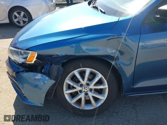 ✅ 2015 Volkswagen Jetta SE • VIN: 3VWD17AJXFM261556 • Lot: 42227068. Listed on IAAI with 135,370 mi. Free auction sales archive from the USA and detailed vehicle history report at DreamBid. Image 6.