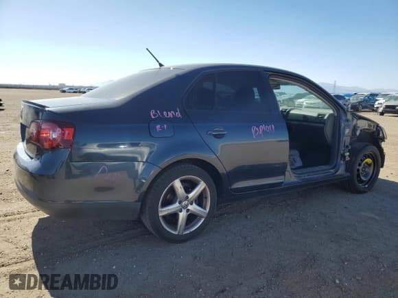 ✅ 2010 Volkswagen Jetta Limited Edition • VIN: 3VWAZ7AJ1AM102283 • Lot: 44348575. Listed on Copart with 125,463 mi. Free auction sales archive from the USA and detailed vehicle history report at DreamBid. Image 3.