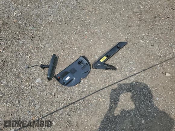 ✅ 2021 Lincoln Corsair Reserve • VIN: 5LMCJ2C9XMUL16609 • Lot: 67197645. Wystawiony na Copart z przebiegiem 67 071 mil. Bezpłatny archiwum sprzedaży aukcyjnych z USA i szczegółowy raport historii pojazdu na DreamBid. Zdjęcie 13.