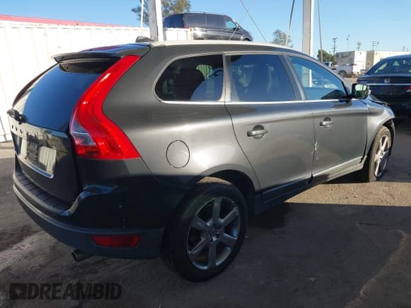 ✅ 2013 Volvo XC60 3.2L • VIN: YV4940DL3D2429835 • Lot: 43800667. Listed on IAAI with 79,890 mi. Free auction sales archive from the USA and detailed vehicle history report at DreamBid. Image 4.