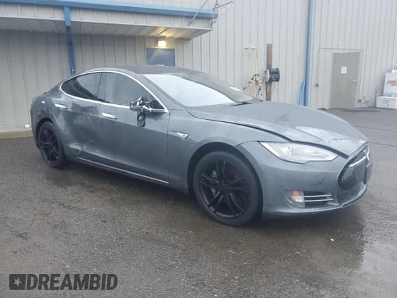 ✅ 2013 Tesla Model S • VIN: 5YJSA1CG7DFP17250 • Lot: 84744335. Listed on Copart with 204,105 mi. Free auction sales archive from the USA and detailed vehicle history report at DreamBid. Image 4.