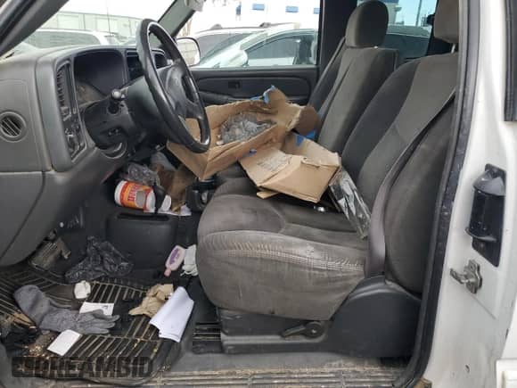 ✅ 2005 Chevrolet Silverado 1500 LS • VIN: 1GCEK19V85Z117154 • Lot: 64971274. Wystawiony na Copart z przebiegiem Nie podano mil. Skorzystaj z bezpłatnego archiwum sprzedaży aukcyjnych z USA i zobacz szczegółowy raport historii pojazdu na DreamBid. Zdjęcie 7.