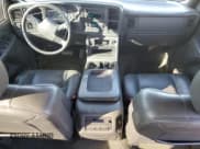 ✅ 2005 Chevrolet Silverado 2500HD Work Truck • VIN: 1GCHK23285F899023 • Lot: 84373445. Wystawiony na Copart z przebiegiem 135 642 mil. Bezpłatny archiwum sprzedaży aukcyjnych z USA i szczegółowy raport historii pojazdu na DreamBid. Zdjęcie 8.