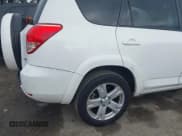 ✅ 2007 Toyota RAV4 Sport • VIN: JTMBK32V776016605 • Lot: 43694582. Wystawiony na IAAI z przebiegiem 164 794 mil. Bezpłatny archiwum sprzedaży aukcyjnych z USA i szczegółowy raport historii pojazdu na DreamBid. Zdjęcie 13.