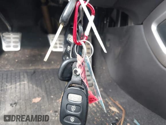 ✅ 2013 Hyundai Veloster w/Gray Int • VIN: KMHTC6AD6DU155445 • Lot: 43285405. Wystawiony na IAAI z przebiegiem 126 975 mil. Bezpłatny archiwum sprzedaży aukcyjnych z USA i szczegółowy raport historii pojazdu na DreamBid. Zdjęcie 11.