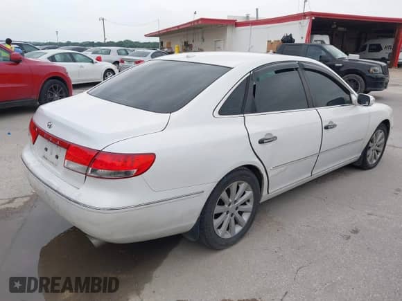 2009 Hyundai Azera Limited z VIN KMHFC46F39A358569, wystawiony jako IAAI lot #42294790 z przebiegiem 118 366 mil mil oraz . Historia ofert i sprzedaży dostępna na DreamBid. Obrazek 4.