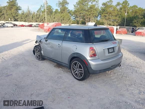 2008 MINI Hardtop с VIN WMWMF33588TT59838, выставлен на аукционе IAAI как лот 43367389 с пробегом 246 154 миль миль и . История ставок и продаж доступна на DreamBid. Изображение 3.