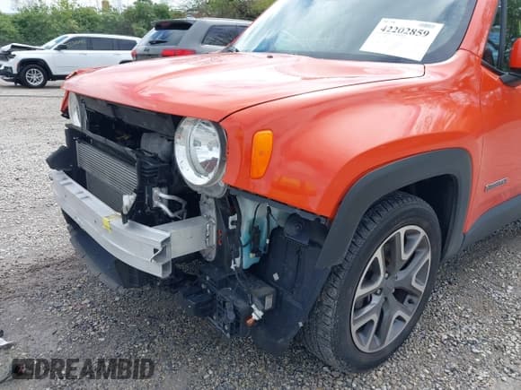 ✅ 2017 Jeep Renegade Latitude • VIN: ZACCJABB9HPG37652 • Lot: 42202859. Listed on IAAI with 98,629 mi. Free auction sales archive from the USA and detailed vehicle history report at DreamBid. Image 19.