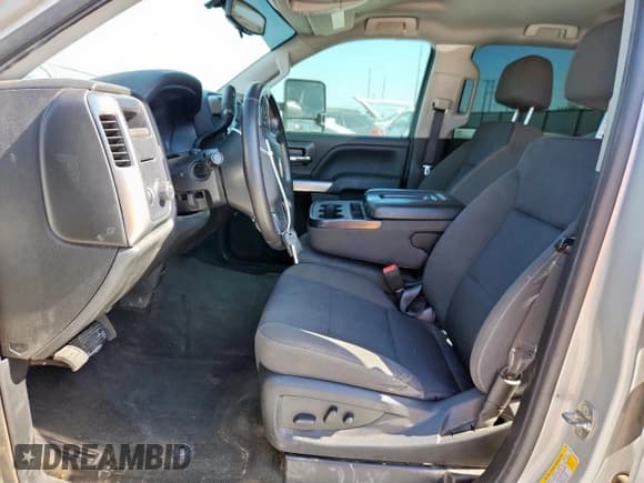 ✅ 2018 Chevrolet Silverado 1500 LT • VIN: 1GCPCREC1JF216385 • Lot: 66747215. Wystawiony na Copart z przebiegiem Nie podano. Bezpłatny archiwum sprzedaży aukcyjnych z USA i szczegółowy raport historii pojazdu na DreamBid. Zdjęcie 7.