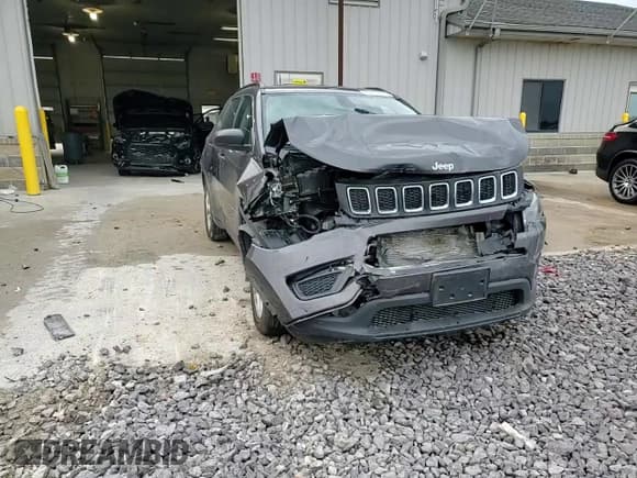 ✅ 2020 Jeep Compass Sport • VIN: 3C4NJCAB1LT169827 • Lot: 82216975. Listed on Copart with 72,848 mi. Free auction sales archive from the USA and detailed vehicle history report at DreamBid. Image 14.
