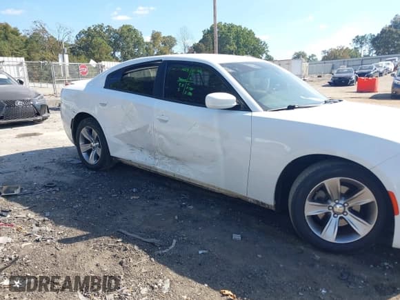 ✅ 2015 Dodge Charger SE • VIN: 2C3CDXBG5FH825898 • Лот: 43459508. Опубликован ранее на IAAI с пробегом 137 783 миль. Бесплатный доступ к архиву аукционных продаж из США и подробный отчёт об истории автомобиля на DreamBid. Изображение 6.