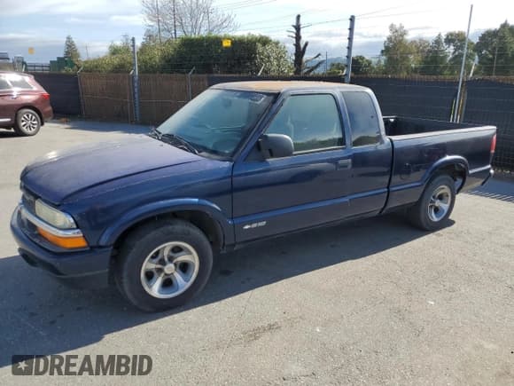 ✅ 2001 Chevrolet S-10 LS • VIN: 1GCCS19WX18189456 • Лот: 50553455. Опубликован ранее на Copart с пробегом 136 492 миль. Бесплатный доступ к архиву аукционных продаж из США и подробный отчёт об истории автомобиля на DreamBid. Изображение 1.