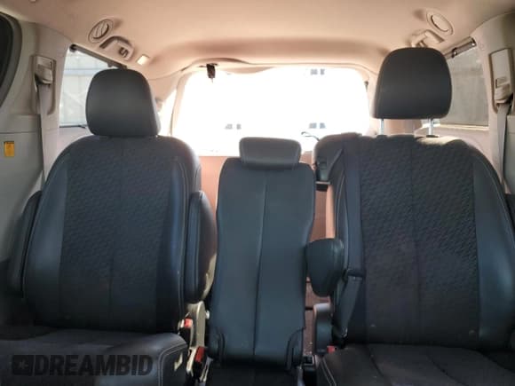 ✅ 2011 Toyota Sienna SE • VIN: 5TDXK3DC6BS030666 • Лот: 91049175. Опубликован ранее на Copart с пробегом 190 821 миль. Бесплатный доступ к архиву аукционных продаж из США и подробный отчёт об истории автомобиля на DreamBid. Изображение 10.