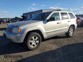✅ 2010 Jeep Grand Cherokee Laredo • VIN: 1J4PR4GKXAC117436 • Lot: 92448015. Wystawiony na Copart z przebiegiem 185 967 mil. Bezpłatny archiwum sprzedaży aukcyjnych z USA i szczegółowy raport historii pojazdu na DreamBid. Zdjęcie 1.