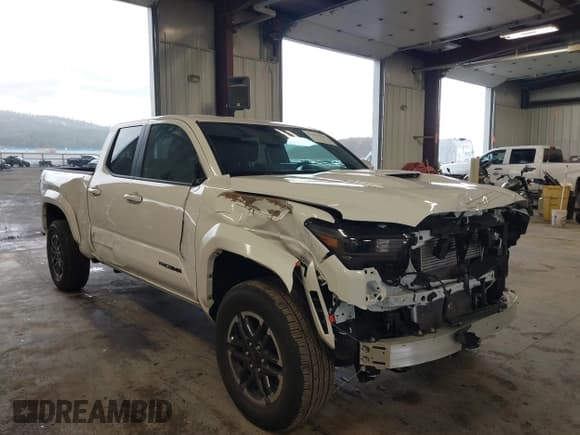 ✅ 2025 Toyota Tacoma SR • VIN: 3TMLB5JN2SM090394 • Лот: 41916312. Опубликован ранее на IAAI с пробегом 840 миль. Бесплатный доступ к архиву аукционных продаж из США и подробный отчёт об истории автомобиля на DreamBid. Изображение 1.