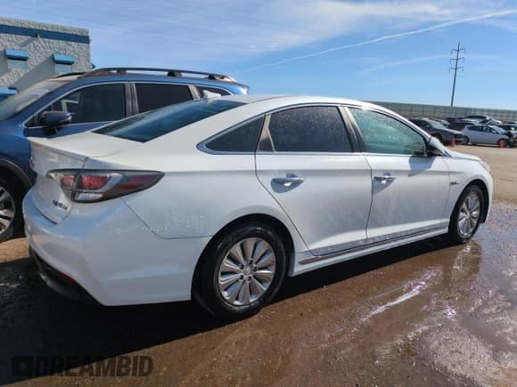 ✅ 2017 Hyundai Sonata SE • VIN: KMHE24L10HA050328 • Лот: 83826225. Опубликован ранее на Copart с пробегом 124 716 миль. Бесплатный доступ к архиву аукционных продаж из США и подробный отчёт об истории автомобиля на DreamBid. Изображение 3.