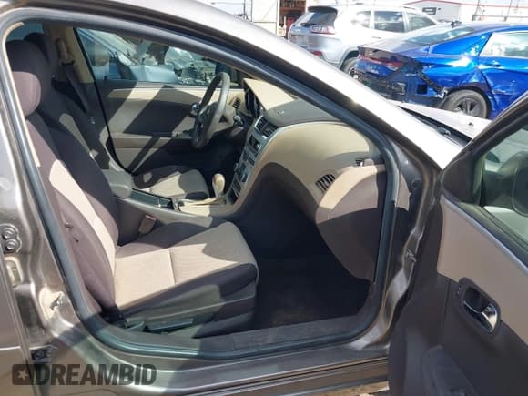 ✅ 2010 Chevrolet Malibu 1LS • VIN: 1G1ZB5EB1AF233126 • Lot: 43414584. Wystawiony na IAAI z przebiegiem 101 416 mil. Bezpłatny archiwum sprzedaży aukcyjnych z USA i szczegółowy raport historii pojazdu na DreamBid. Zdjęcie 5.