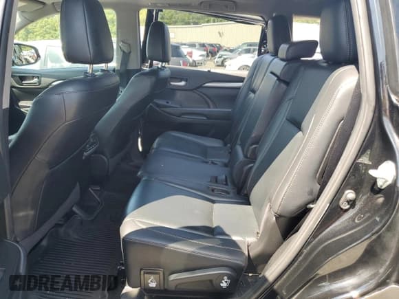 ✅ 2019 Toyota Highlander SE • VIN: 5TDJZRFHXKS603114 • Lot: 66489705. Wystawiony na Copart z przebiegiem 71 870 mil. Bezpłatny archiwum sprzedaży aukcyjnych z USA i szczegółowy raport historii pojazdu na DreamBid. Zdjęcie 11.