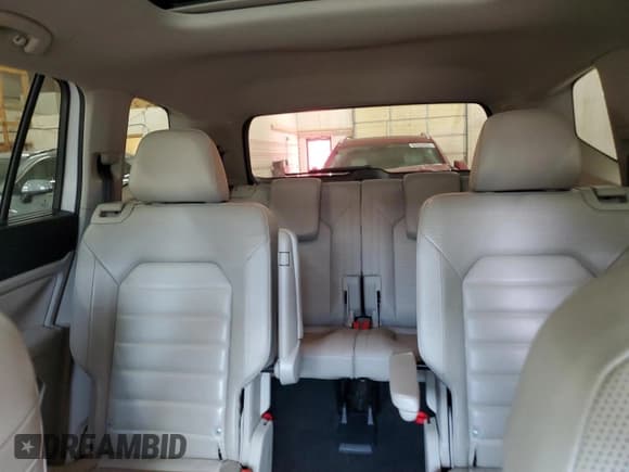 ✅ 2018 Volkswagen Atlas SEL Premium • VIN: 1V2NR2CAXJC556536 • Lot: 83872325. Listed on Copart with 87,217 mi. Free auction sales archive from the USA and detailed vehicle history report at DreamBid. Image 10.