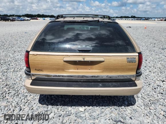 ✅ 1996 Buick Roadmaster Estate Collectors Edition • VIN: 1G4BR82P3TR415414 • Lot: 67954115. Wystawiony na Copart z przebiegiem 57 516 mil. Bezpłatny archiwum sprzedaży aukcyjnych z USA i szczegółowy raport historii pojazdu na DreamBid. Zdjęcie 6.