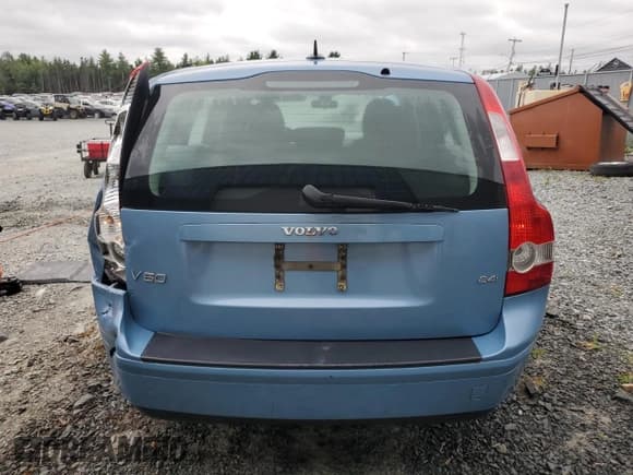 ✅ 2005 Volvo V50 2.4L • VIN: YV1MW382252070046 • Lot: 69457834. Wystawiony na Copart z przebiegiem 216 805 mil. Bezpłatny archiwum sprzedaży aukcyjnych z USA i szczegółowy raport historii pojazdu na DreamBid. Zdjęcie 6.